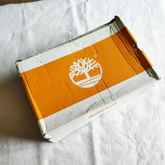 Timberland Chicago Bull's Red Boots with Black Details - Picture 13 of 16